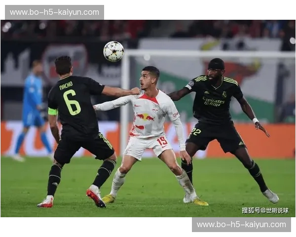 德甲的冰与火之歌：当“绿茵好莱坞”遭遇“汉堡海盗”，拜仁vs圣保利的灵魂碰撞